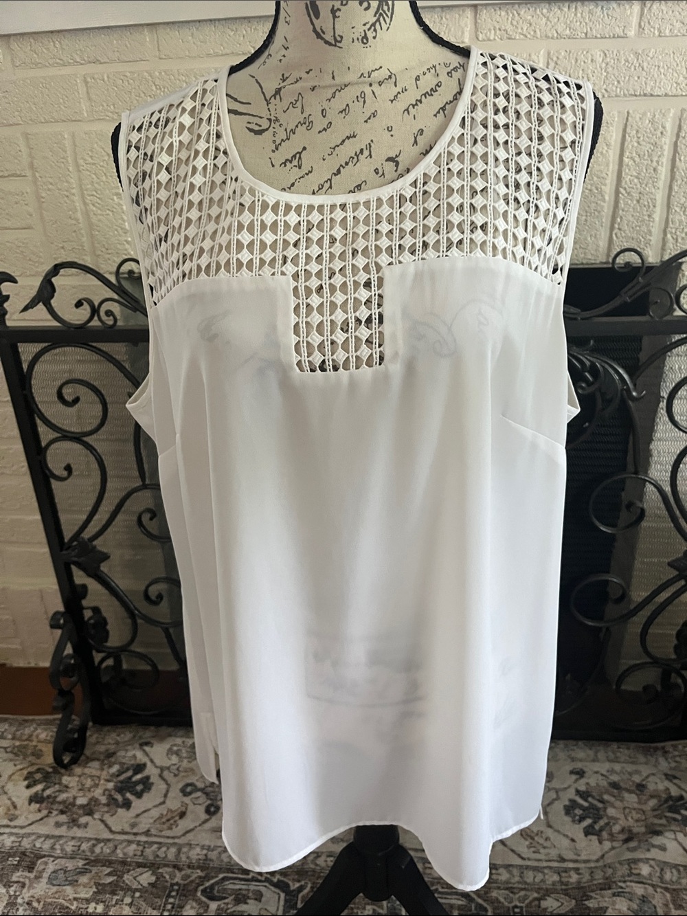 VINCE CAMUTO White Crochet Yoke Sleeveless Blouse
